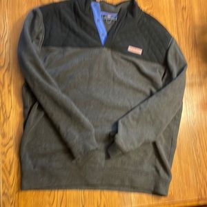 Vineyard Vines Men’s XL pull over top/sweatshirt.  Great condition.